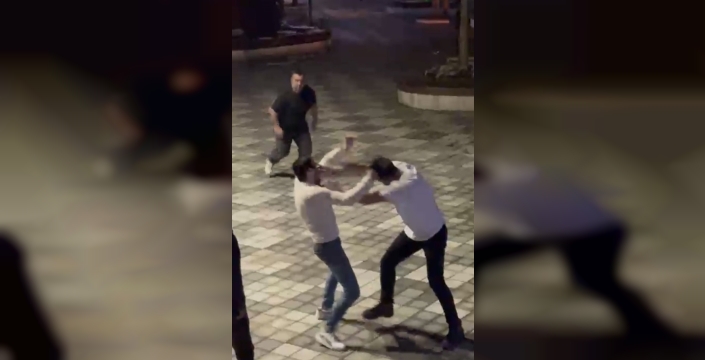 Bartın'da gece yarısı kavgası: Polis biber gazı ve havaya ateşle müdahale etti, 2 gözaltı