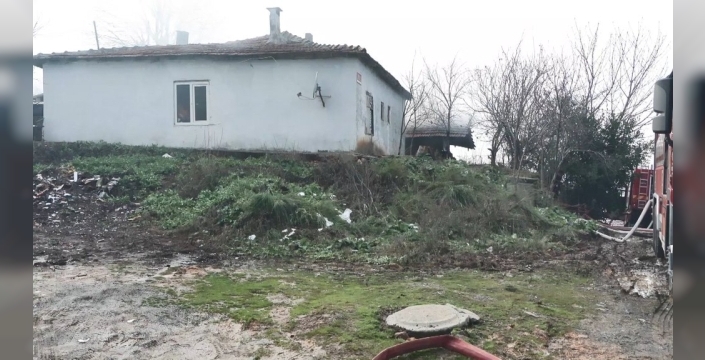 Beykoz'da gecekondu alevlere teslim oldu: Kömürlükten başlayan yangın evi sardı