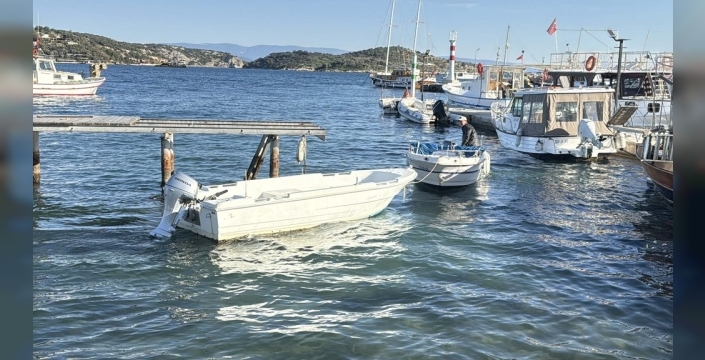 Bodrum'da 100 teknenin bağlı olduğu kaçak liman yıkıldı