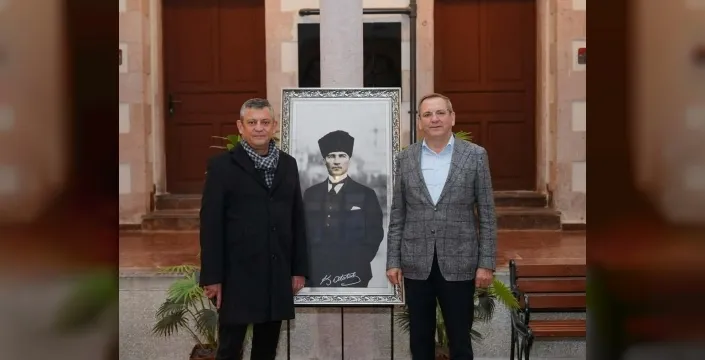 CHP lideri Özgür Özel, Ayvalık Belediyesi'ni ziyaret etti