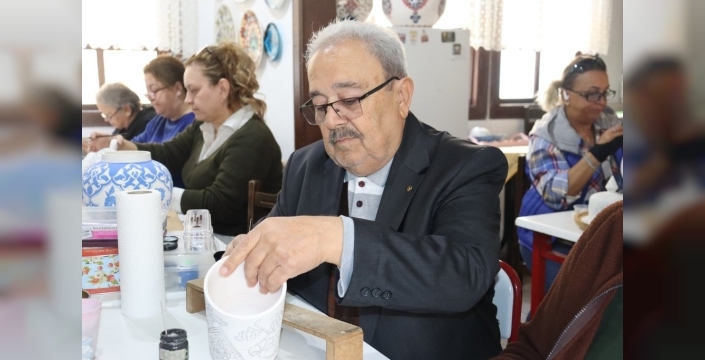 Çini Sanatı Kursu'nda 8 yıldır tek erkek kursiyer: Ahmet Kara'dan emeklilere çağrı!