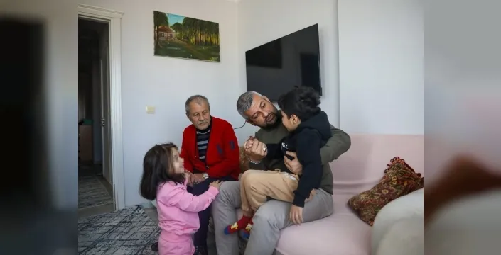 Dede ve üç torunu, zorlu hayat mücadelesinden sonra sıcak bir yuvaya kavuştu
