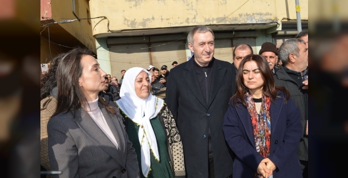 DEM Parti, grup toplantısını Nusaybin'de yaptı, sınıra yürümek isteyen gruba müdahale!