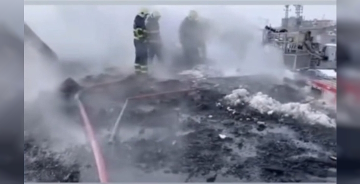 Diyarbakır'da okul çatısı alevlendi, öğrenciler tahliye edildi