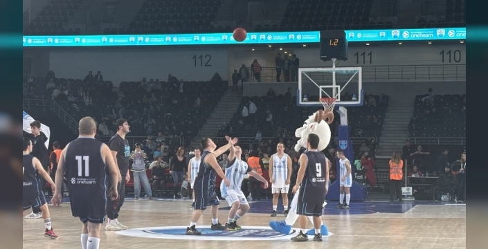 Down sendromlu basketbolcular, tribünleri coşturan gösteri maçıyla farkındalık yarattı