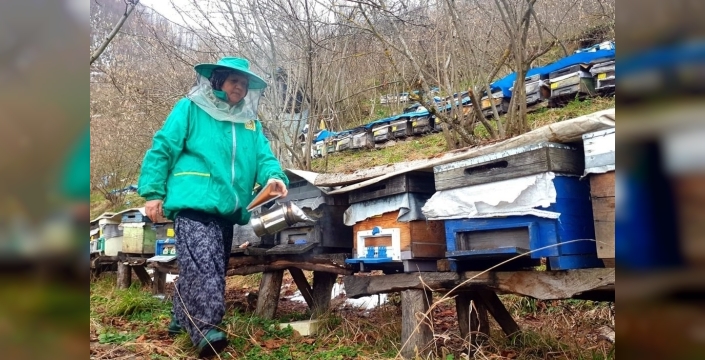 Düzce'de bir fedakarlık destanı: Hacer Uğurlu, babasını kaybettikten sonra arıcılıkla 8 kardeşini okuttu