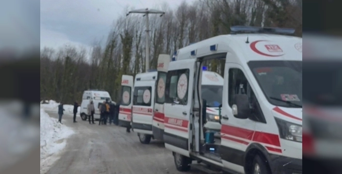 Düzce'de buzlu yolda feci kaza: 7 kişi yaralandı