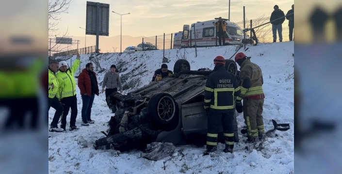 Düzce'de otomobil takla attı: 2 kişi yaralandı