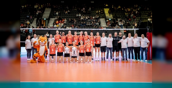 Eczacıbaşı Dynavit, Numia Vero Volley Milano'yu 3-2 mağlup etti