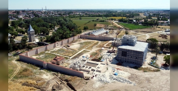 Edirne Sarayı kazılarında Balkan Savaşı şehitlerine ait toplu mezarlar bulundu