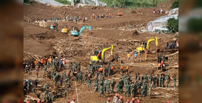 Endonezya'daki toprak kaymasında ölü sayısı 48'e ulaştı