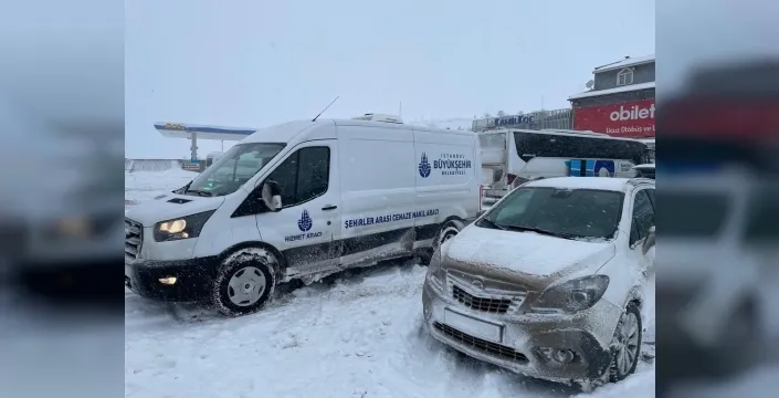 Erzincan-Refahiye kara yolu, Sakaltutan'da TIR kazası nedeniyle trafiğe kapandı