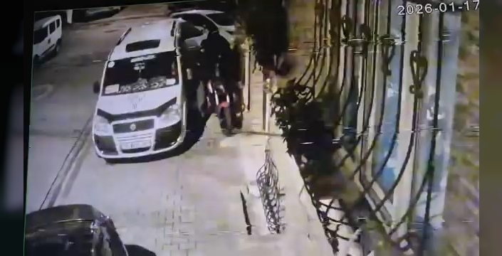 Esenyurt'ta gece yarısı operasyonu: Motosiklet hırsızları kamerada!