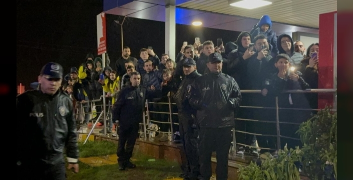 Fenerbahçe Alanyaspor maçı için Antalya'da: Taraftarlardan coşkulu karşılama