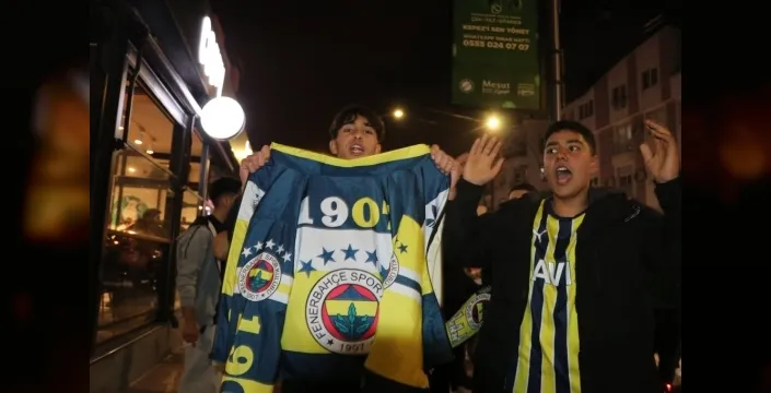 Fenerbahçe'nin zaferi, Antalya'da coşkuyla kutlandı