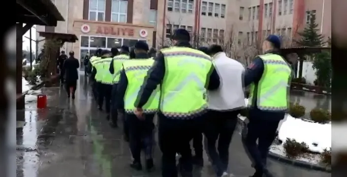 Fuhuş operasyonunda 11 kişi tutuklandı: Masaj salonlarında korkunç gerçekler ortaya çıktı