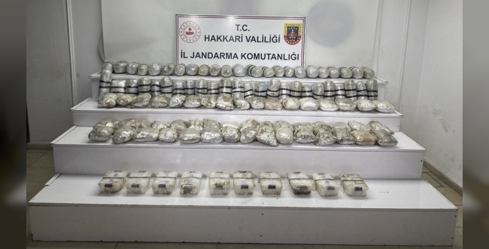 Hakkari'de şok operasyon: Arazide 60 kilo 400 gram uyuşturucu ele geçirildi