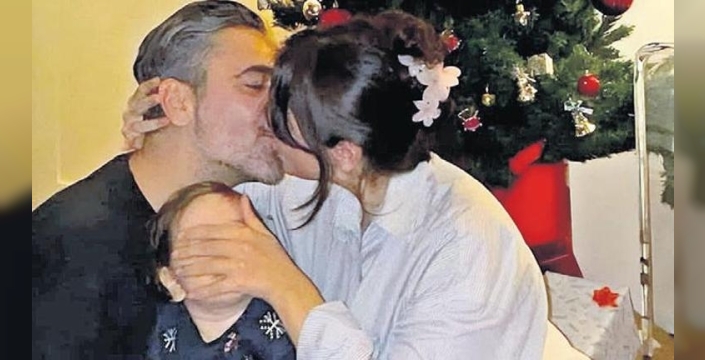 Hande Erçel, 2026'yı ablası Gamze ile kutladı