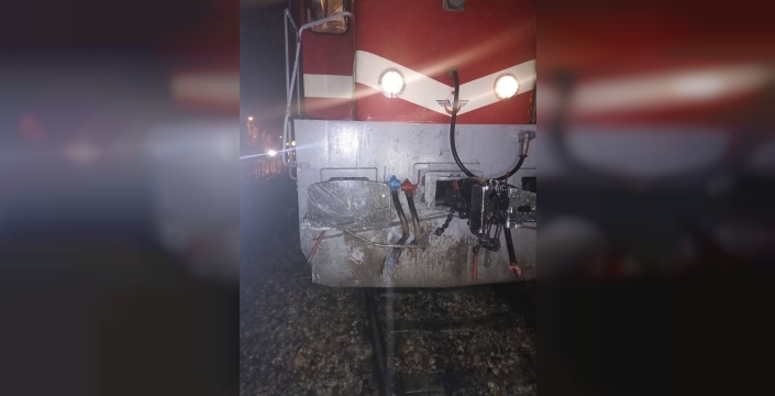 Hemzemin geçitte korkunç anlar! Tren minibüse böyle çarptı, sürücü son anda kaçtı