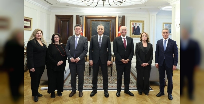 İçişleri Bakanı Yerlikaya, BM Mülteciler Yüksek Komiseri ile göç yönetimini görüştü
