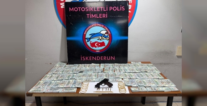 İskenderun'da nefes kesen operasyon: Araçtan bir milyon dolar sahte para çıktı!