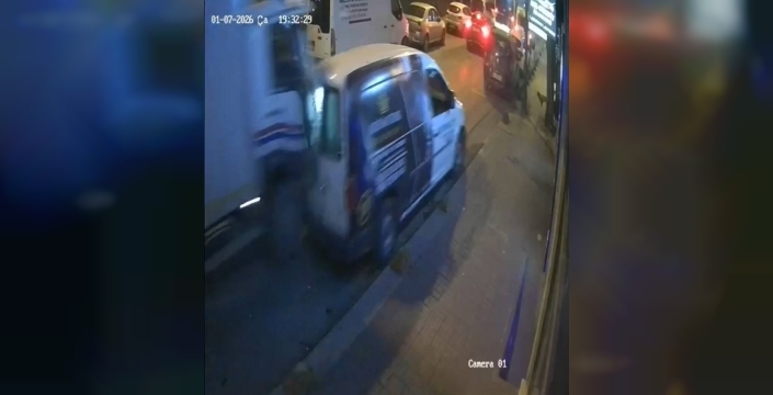 İstanbul'da dehşet anları: Kamyon kontrolden çıktı, fırına daldı!