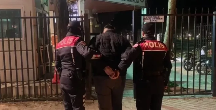 İzmir'de polise sahte kimlik gösteren şüphelinin 128 suçtan arandığı ortaya çıktı