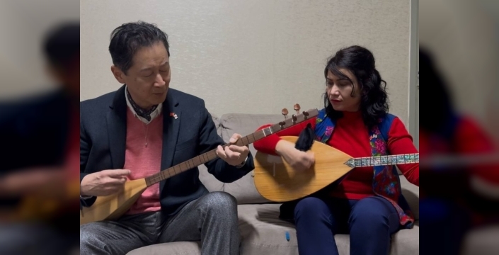 Japon sanatçı, bağlama tutkusu için Türkiye'ye geliyor