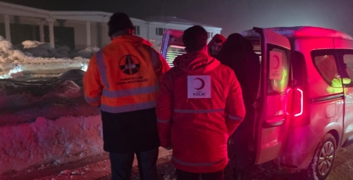 Kahramanmaraş'ta kar felaketi: 65 büyükbaş hayvan ahır çökmesinde can verdi
