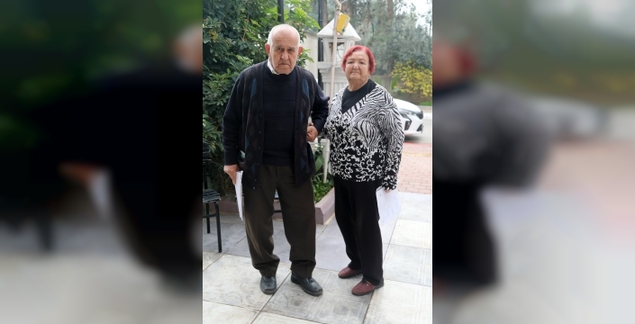 Kanser hastası çift, kiralık evlerine taşınmak için 2 yıldır mücadele veriyor