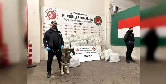 Kapıkule'de şok operasyon: 2 araçta 20 kilo 812 gram esrar yakalandı, 3 şüpheli tutuklandı