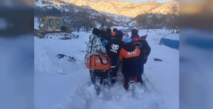 Kar engeline rağmen ekipler seferber oldu: 2 hasta kurtarıldı, hayati tehlike atlatıldı
