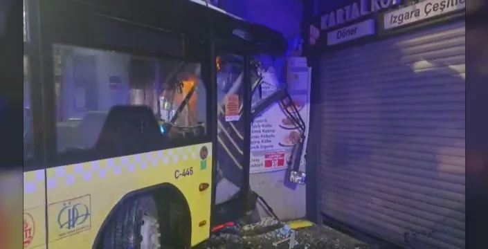 Kartal'da İETT otobüsü binaya çarptı: 6 yaralı