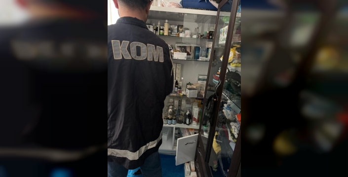 Konya'da ev, adeta kaçak kliniğe dönüştü: Tıbbi malzeme ve ilaçlara el konuldu