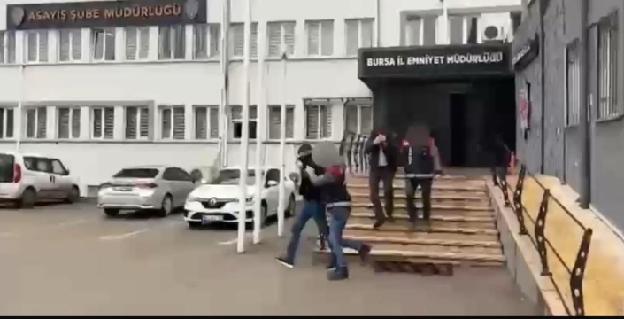 Kuyumcular dolandırıldı: Sahte altın satan şüpheliler güvenlik kameraları sayesinde yakalandı