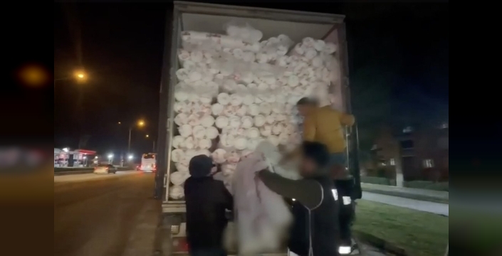 Manisa'da dev kaçak sigara operasyonu: TIR'dan on binlerce paket ele geçirildi, bir şüpheli tutuklandı