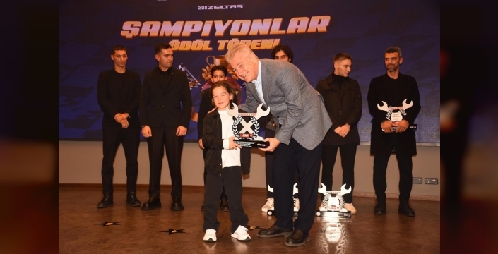 Motosiklet şampiyonları İzmir'de coşkuyla ödüllerini aldı