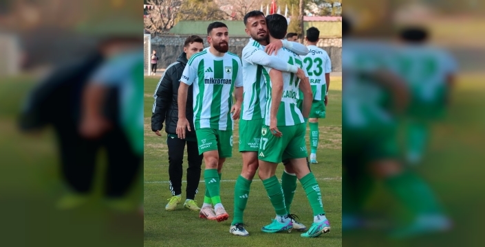 Muğlaspor, Bucaspor'u son dakikada yıkarak lideri takipte kalmayı başardı
