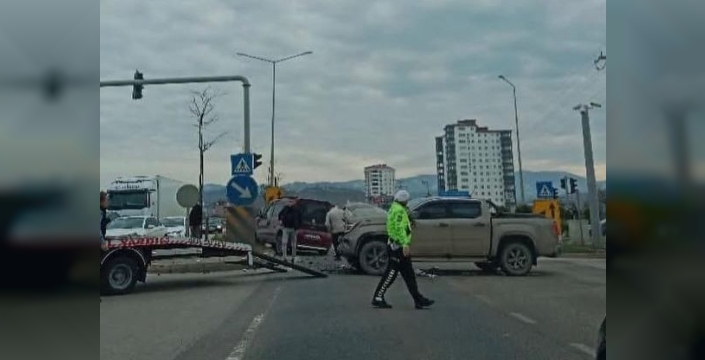 Ordu'da kırmızı ışıkta feci kaza: 2 yaralı