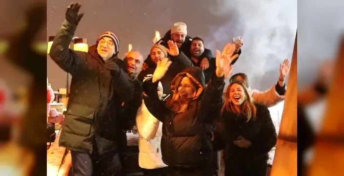 Palandöken'de kar altında coşkulu yılbaşı kutlaması