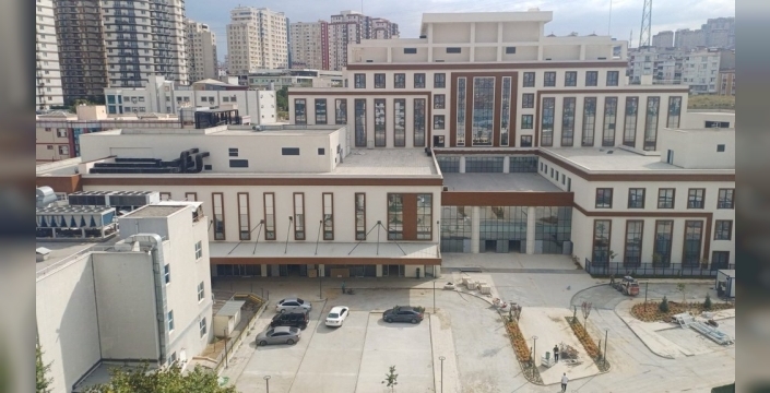 Sağlık Bakanı Memişoğlu, Esenyurt'ta hizmete giren yeni hastaneyi inceledi