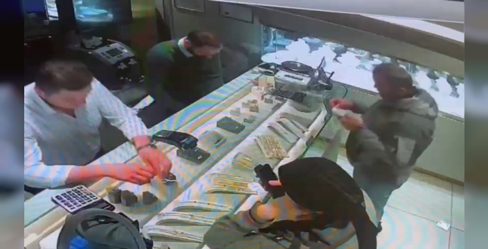 Sahte altın kolyeyle kuyumcuyu dolandırdı, gerçek Kapalıçarşı'da eritilince ortaya çıktı