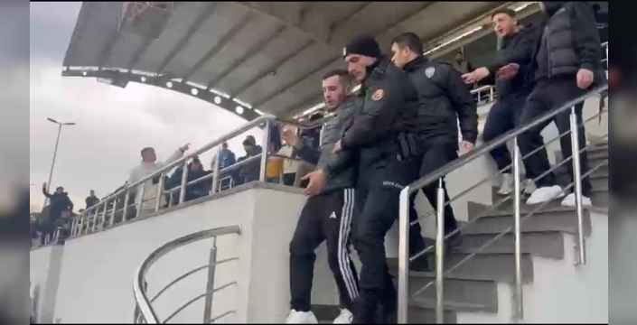Sakarya'da amatör futbol maçında kavga çıktı, polis biber gazı kullandı