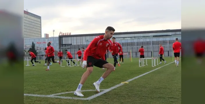 Samsunspor'dan flaş hedef: Ligde ilk 5'e girip kupaları kazanacağız!
