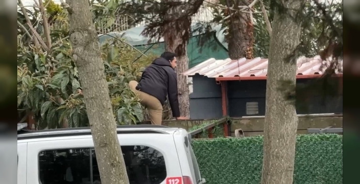 Sarıyer'de vahşet: 45 yaşındaki adam kafede başından vuruldu, yakınları cenazeyi göremeyince çatıya çıktı!