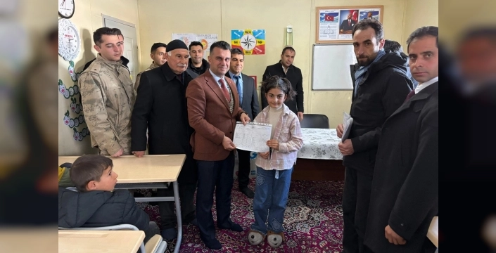 Şehit çocuklarının ilk karne heyecanı devlet desteğiyle kutlandı