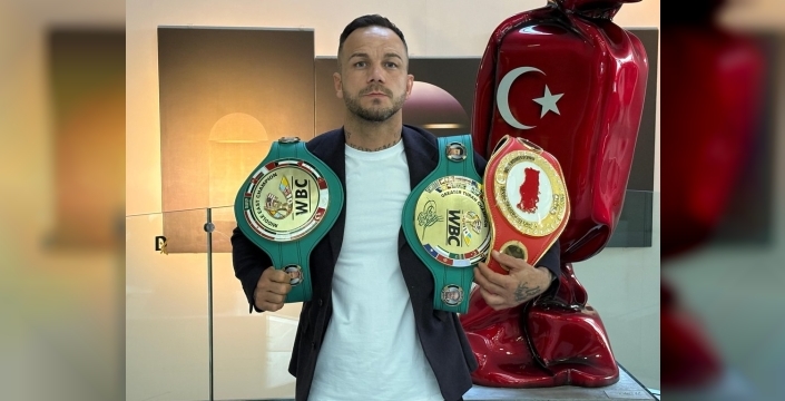 Şükrü Altay, Türk bayrağını gururla dalgalandırıyorum dedi