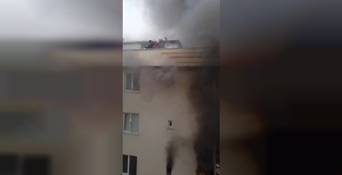 Sultanbeyli'de yürekler ağza geldi: 5 katlı binada korkunç yangın! İtfaiye kahraman gibi kurtardı