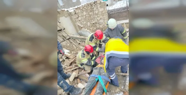 Tadilat faciası: Kerpiç ev çöktü, 1 kişi yaralandı