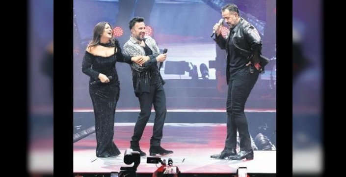Tarkan, Sibel Can ve Ata Demirer ile unutulmaz bir konser verdi
